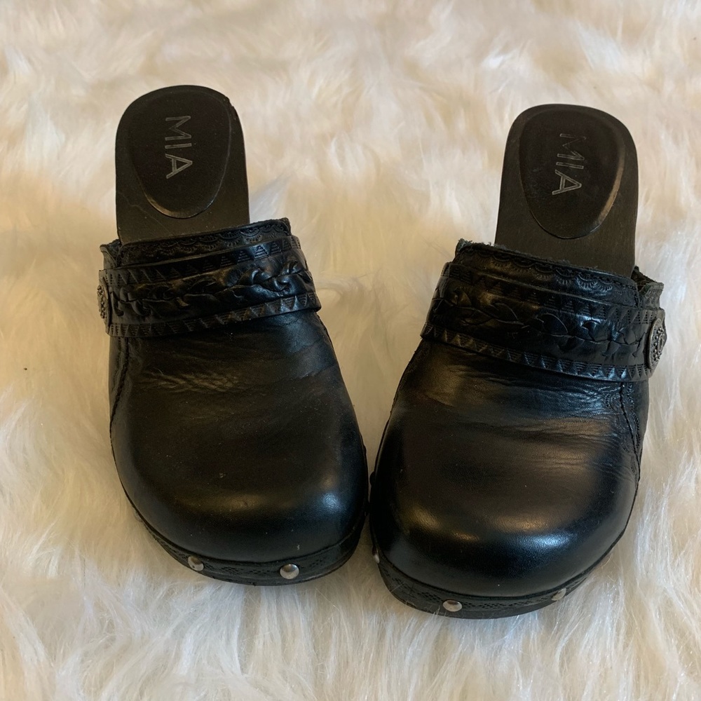 MIA Peace Clog size 9